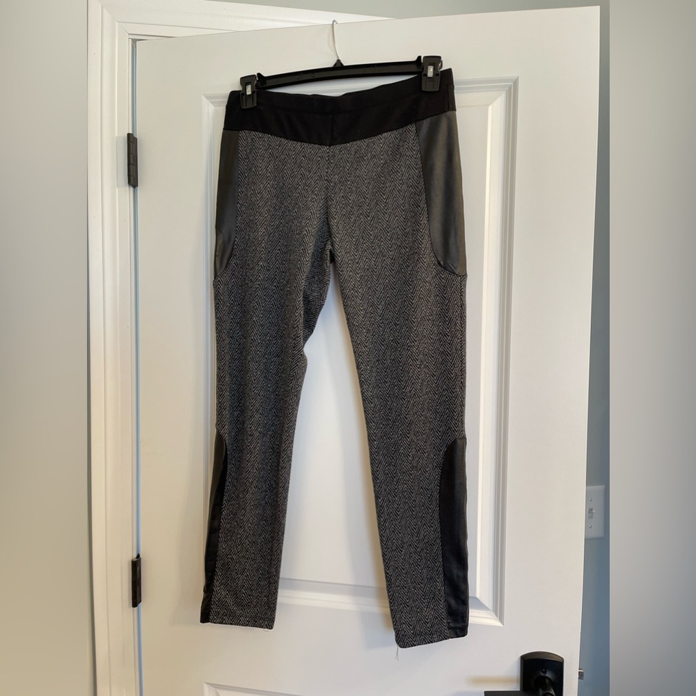 Black and gray leggings